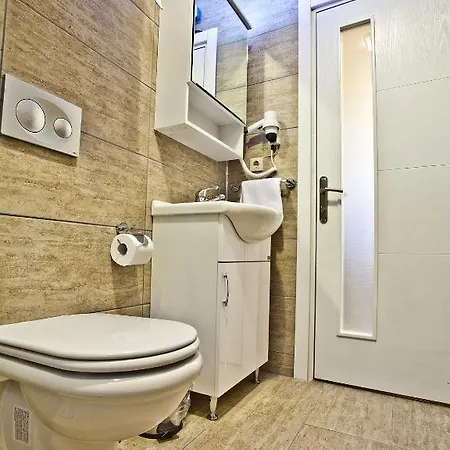Leon Apartment *